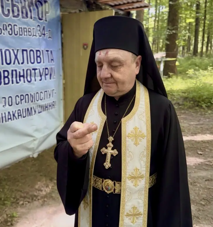 Візит до падших: Владика відвідав лігво баптистів і розповів притчу про палець